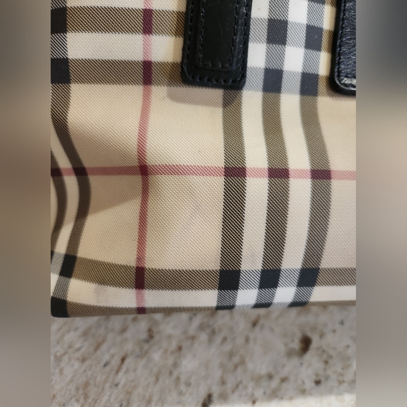 Burberry House Check Buckle Tote Bag - Picture 4 of 16